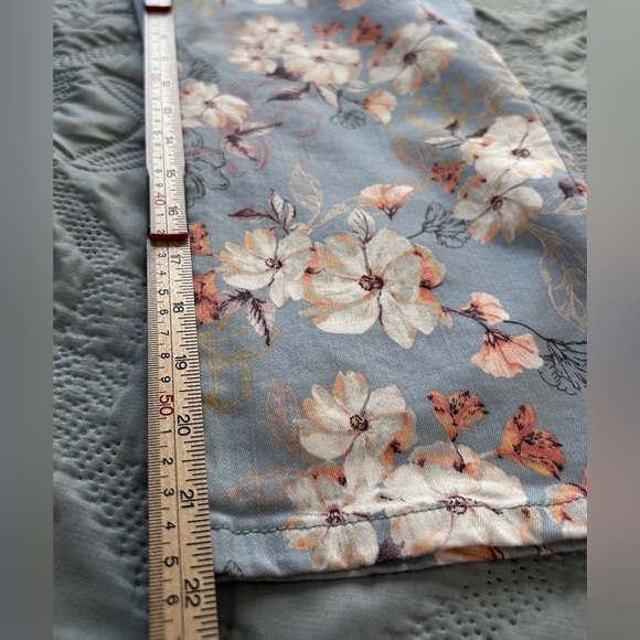 Nine West Chrystie Capri Jeans Floral Print Baby Blue Size 10 - Picture 7 of 9